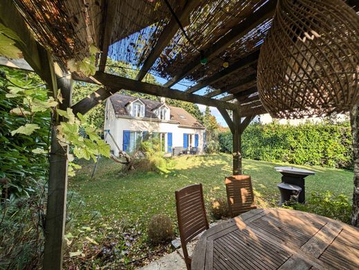 Casa di lusso a Montigny-le-Bretonneux, Yvelines