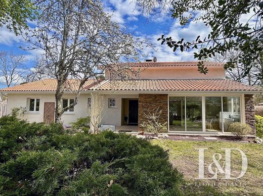 Luxury home in Saint-Jean-d'Illac, Gironde