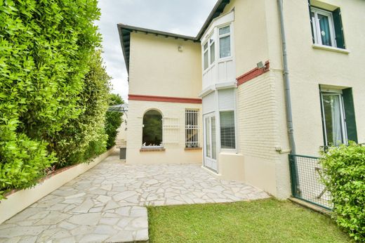 Luxury home in Meudon, Hauts-de-Seine