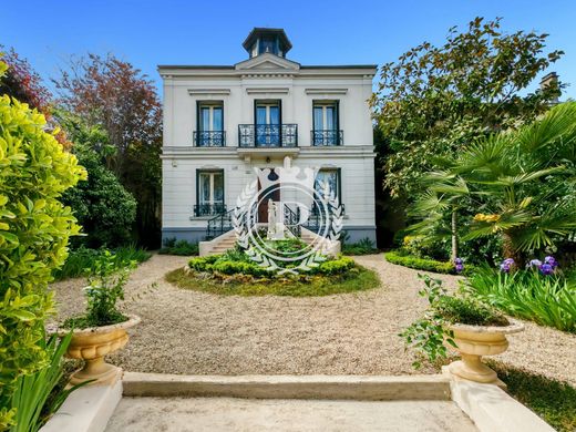 Luxus-Haus in Le Raincy, Seine-Saint-Denis