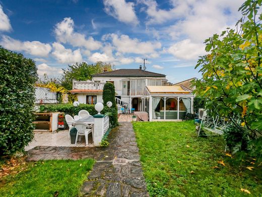 ‏בתי יוקרה ב  Montreuil, Seine-Saint-Denis