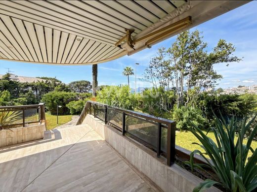 Apartment / Etagenwohnung in Cannes, Alpes-Maritimes