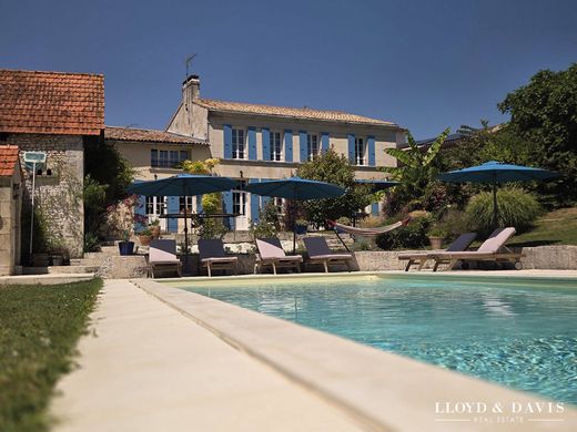 Maison de luxe à Chenac-Saint-Seurin-d'Uzet, Charente-Maritime