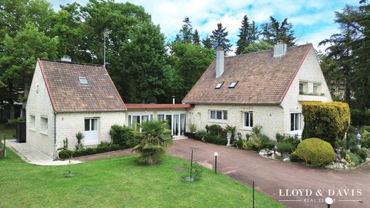 Luxury home in Lamorlaye, Oise