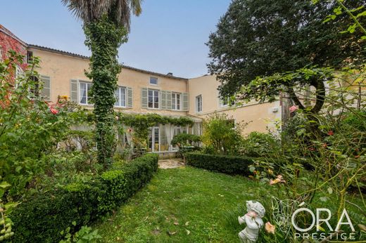 Luxus-Haus in Saint-Jean-d'Angély, Charente-Maritime