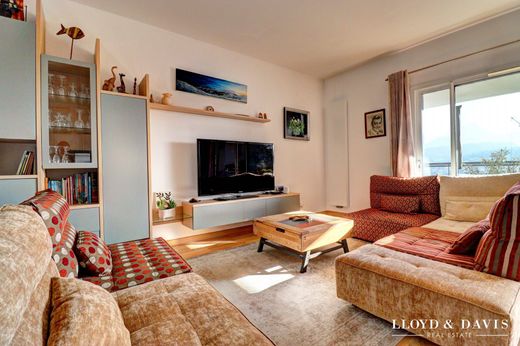 Apartment / Etagenwohnung in Chambéry, Savoy