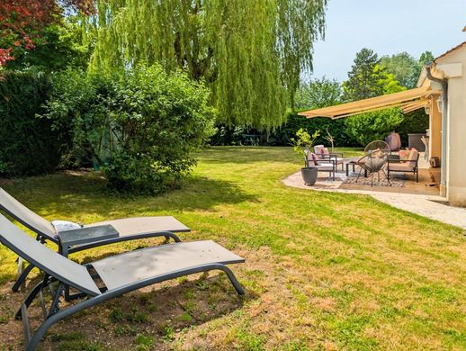 Luxury home in Feucherolles, Yvelines