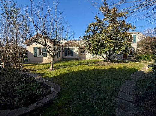 Luxury home in Noisy-le-Grand, Seine-Saint-Denis