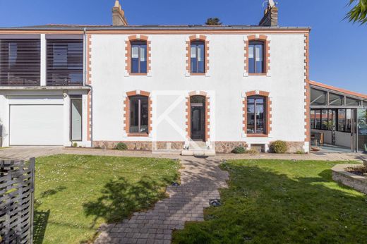 ‏בתי יוקרה ב  Cholet, Maine-et-Loire