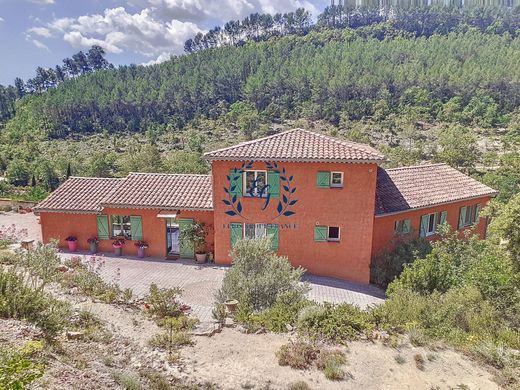 Maison de luxe à Vins-sur-Caramy, Var