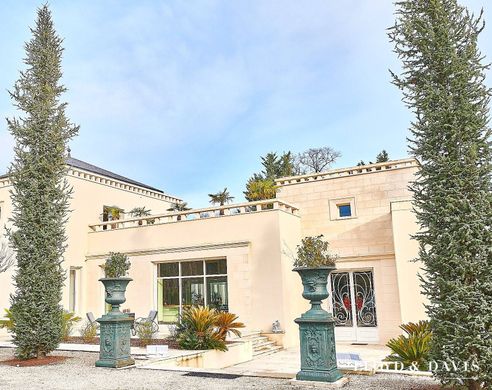 Luxury home in Saint-Cyr-sur-Loire, Indre and Loire