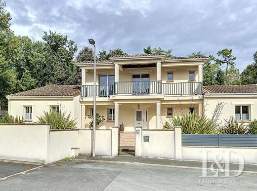 Royan, Charente-Maritimeの高級住宅