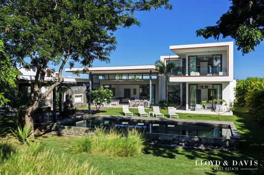 Luxury home in Grande Rivière Noire, Black River District