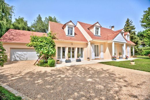 Luxury home in Les Alluets-le-Roi, Yvelines