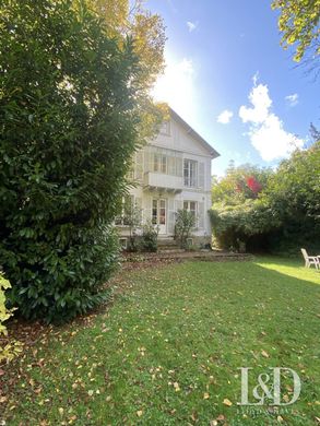 Maison de luxe à Vaucresson, Hauts-de-Seine