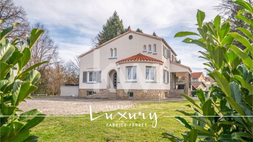 Замок, Pont-du-Château, Puy-de-Dôme