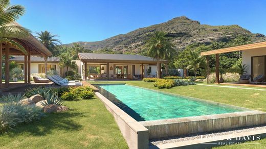 Luxury home in Tamarin, Black River District