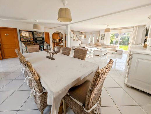 Luxus-Haus in Les Clayes-sous-Bois, Yvelines