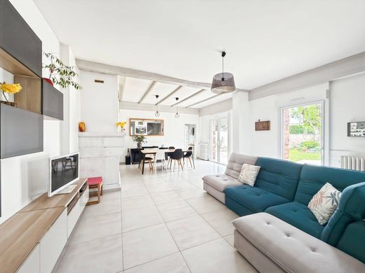 Casa di lusso a Bussy-Saint-Georges, Seine-et-Marne