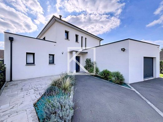 Элитный дом, Changé, Sarthe