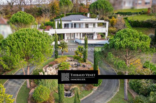 Luxus-Haus in Lons-le-Saunier, Jura