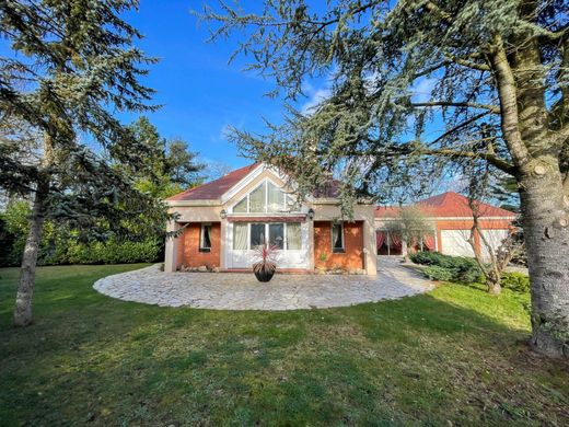 Luxury home in Étiolles, Essonne