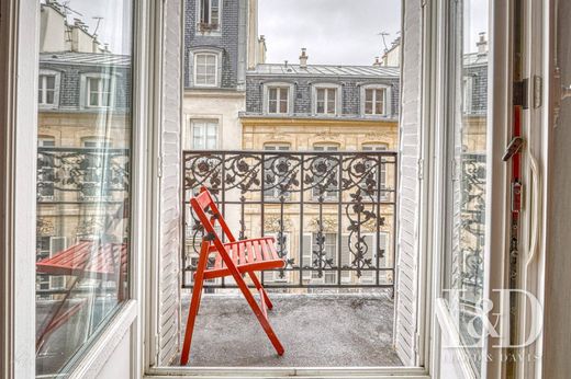 Apartment in Canal Saint Martin, Château d’Eau, Porte Saint-Denis, Paris