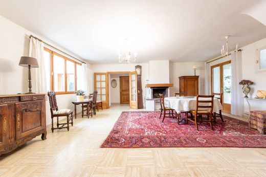 Maison de luxe à Le Plessis-Robinson, Hauts-de-Seine