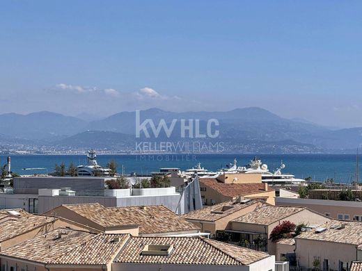 Apartment / Etagenwohnung in Antibes, Alpes-Maritimes