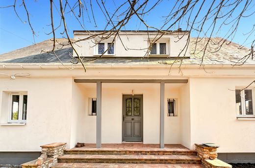 Luxury home in Chalo-Saint-Mars, Essonne