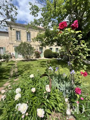 豪宅  Targon, Gironde