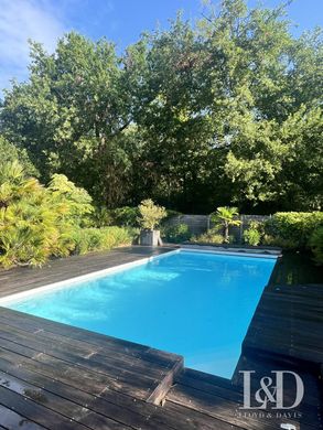 Luxury home in Mérignac, Gironde