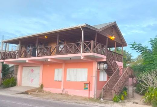 Lüks ev Hopkins, Stann Creek District