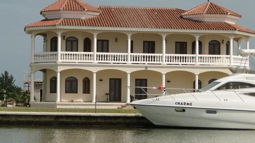 Luxury home in Placencia, Stann Creek District