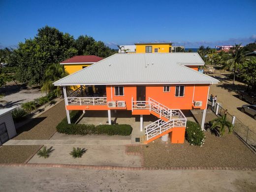 Luxury home in Placencia, Stann Creek District