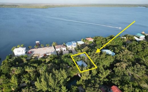 Luxury home in Placencia, Stann Creek District