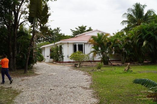 Ladyville, Belize Districtの高級住宅