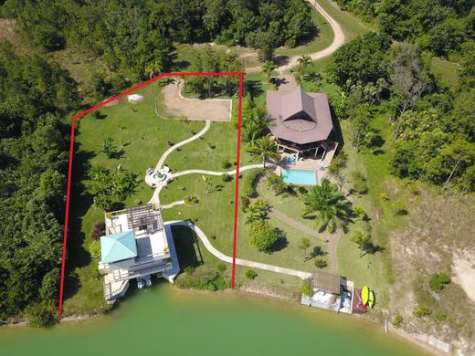 Πολυτελή κατοικία σε Stann Creek District