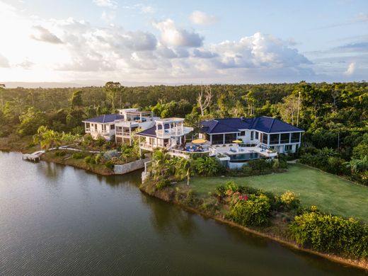 Luxury home in Stann Creek District