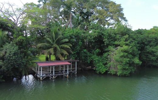 Lüks ev Sittee, Stann Creek District