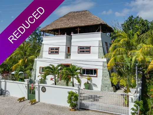 Luxury home in Placencia, Stann Creek District