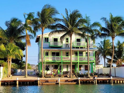 Luxury home in Placencia, Stann Creek District