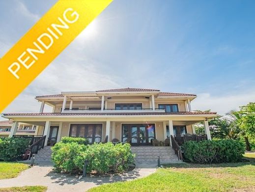 Luxury home in Hopkins, Stann Creek District