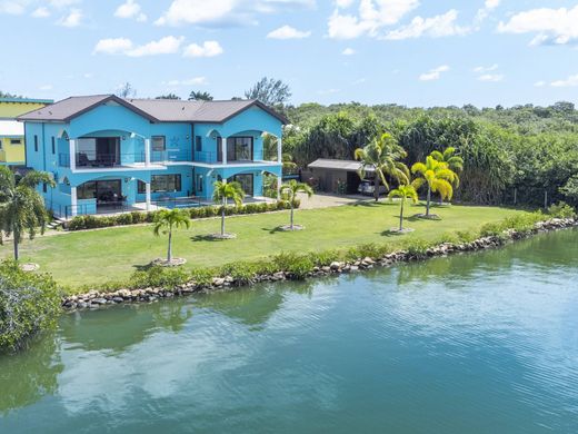 Luxus-Haus in Placencia, Stann Creek District