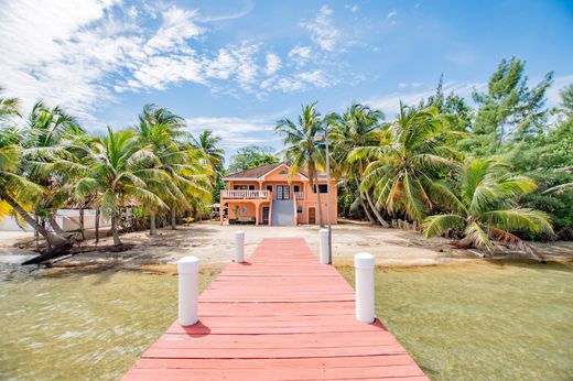 Casa de lujo en Hopkins, Stann Creek District