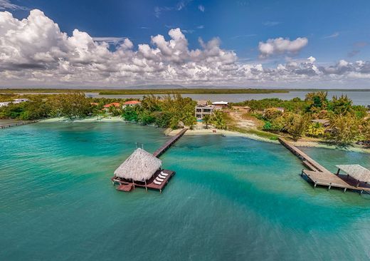 Luxury home in Placencia, Stann Creek District