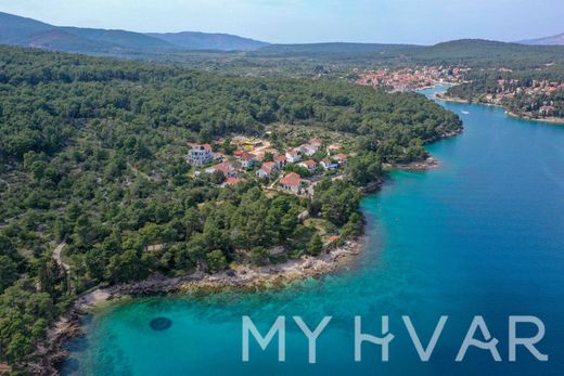 Terrain à Jelsa, Split-Dalmatia