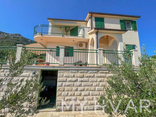 Luxury home in Jelsa, Split-Dalmatia