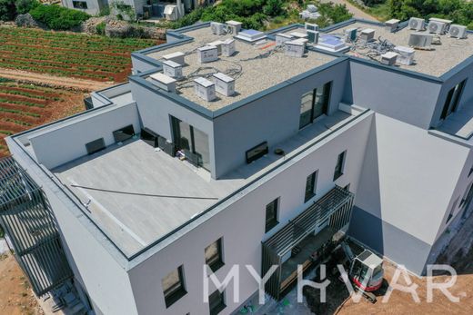 Apartment in Jelsa, Split-Dalmatia