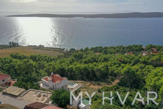 Terrain à Jelsa, Split-Dalmatia